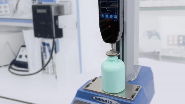 BOB体育最新下载安装Mecmesin VFG -触屏数字测力仪，带有电动测试台MultiTest-dV顶载药瓶
